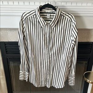 H&M black and white cotton button down